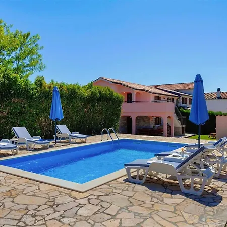 Traditional 2 Floor In Istria Muntrilj *