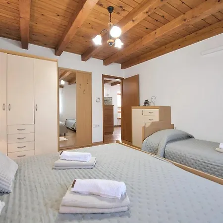 Σπίτι διακοπών Traditional 2 Floor In Istria Muntrilj