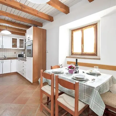 Traditional 2 Floor In Istria Muntrilj * Tinjan