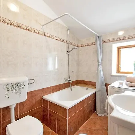Σπίτι διακοπών Traditional 2 Floor In Istria Muntrilj