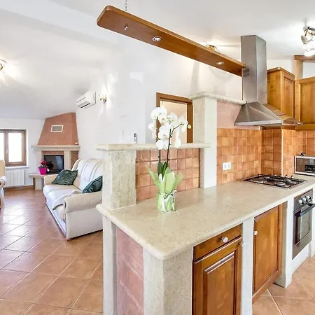 Traditional 2 Floor In Istria Muntrilj Tinjan