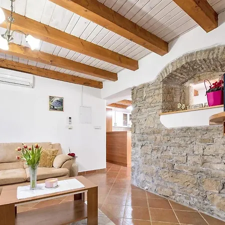 Traditional 2 Floor In Istria Muntrilj Tatil Evi