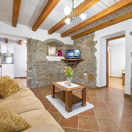 Traditional 2 Floor In Istria Muntrilj Σπίτι διακοπών Tinjan