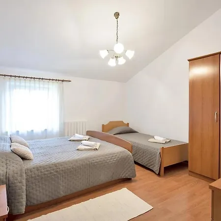 Traditional 2 Floor In Istria Muntrilj Tinjan