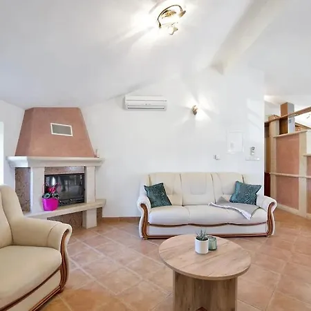 Traditional 2 Floor In Istria Muntrilj * Tinjan