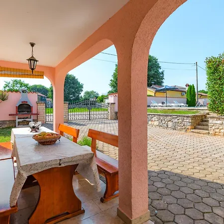 Σπίτι διακοπών Traditional 2 Floor In Istria Muntrilj *